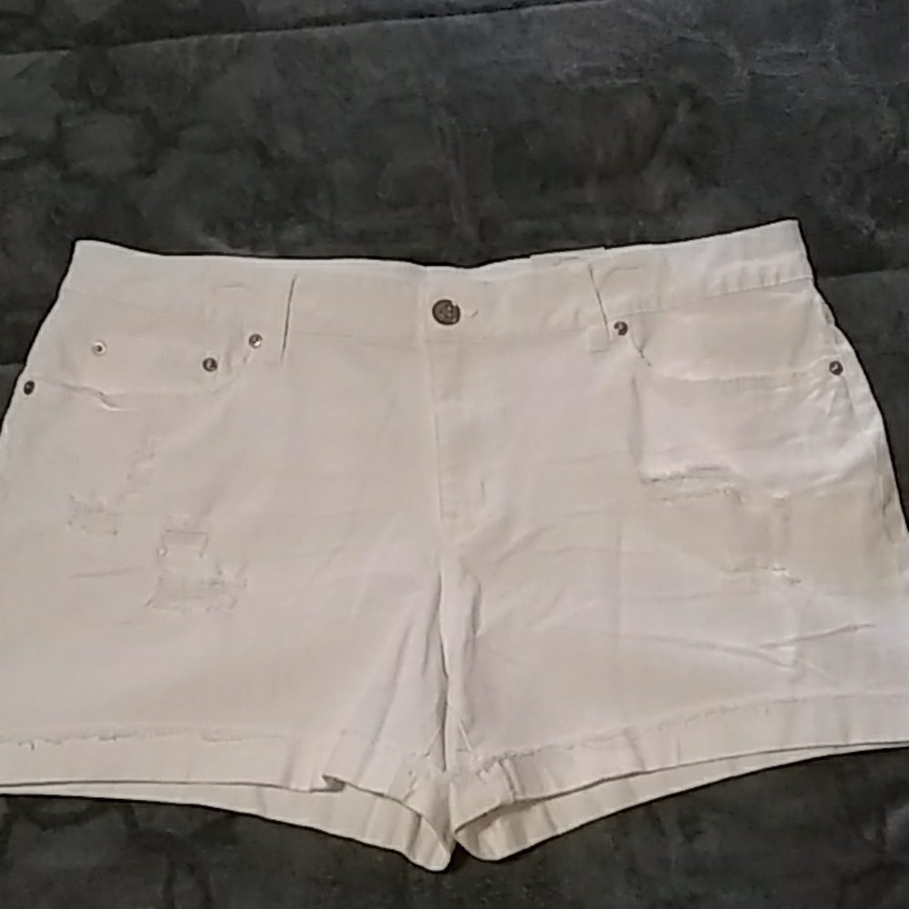 Destroyed Jean shorts